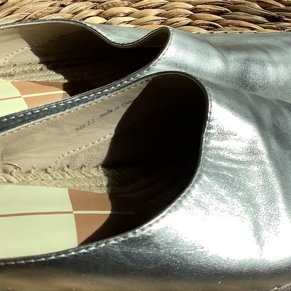 Chic Silver Espadrille Mules - Picture 4 of 4